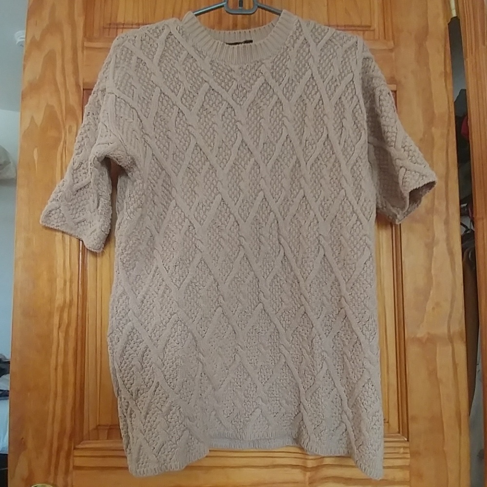 Short sleeved sweater